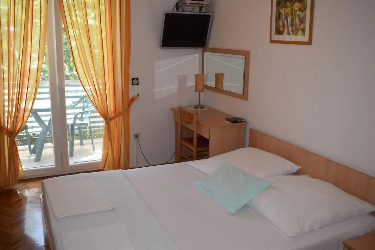 Vila Jelena - Studio Apartments For 2 To 3 Persons In Sv Filip I Jakov Sveti Filip i Jakov Guest house