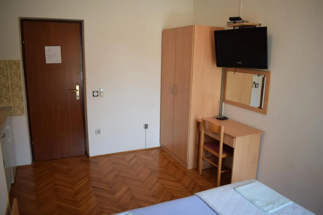 Vila Jelena - Studio Apartments For 2 To 3 Persons In Sv Filip I Jakov Sveti Filip i Jakov Guest house