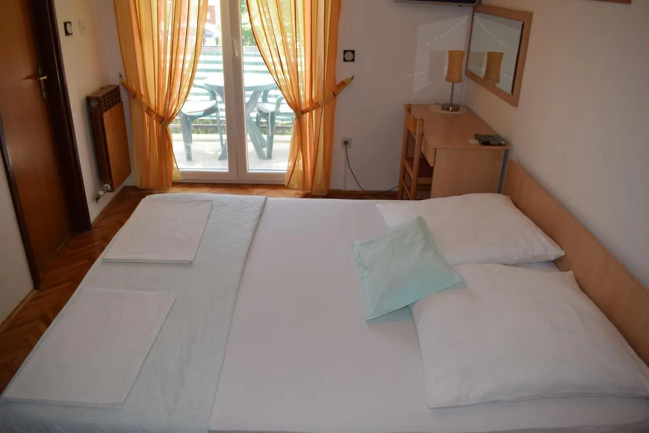 Vila Jelena - Studio Apartments For 2 To 3 Persons In Sv Filip I Jakov Sveti Filip i Jakov Guest house