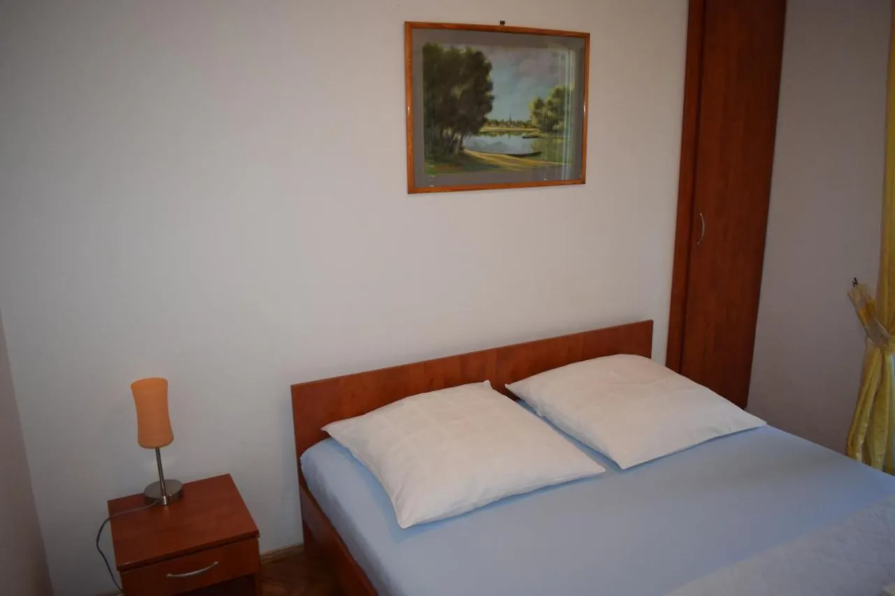 Vila Jelena - Studio Apartments For 2 To 3 Persons In Sv Filip I Jakov Sveti Filip i Jakov Guest house