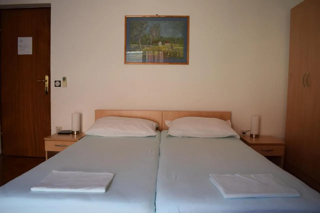 Guest house Vila Jelena - Studio Apartments For 2 To 3 Persons In Sv Filip I Jakov Sveti Filip i Jakov
