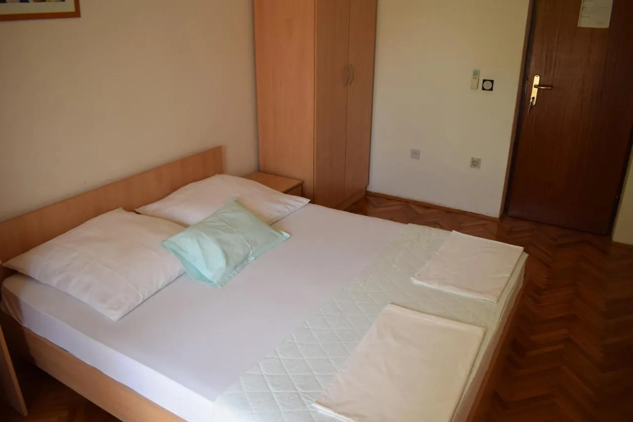 Vila Jelena - Studio Apartments For 2 To 3 Persons In Sv Filip I Jakov Sveti Filip i Jakov Guest house