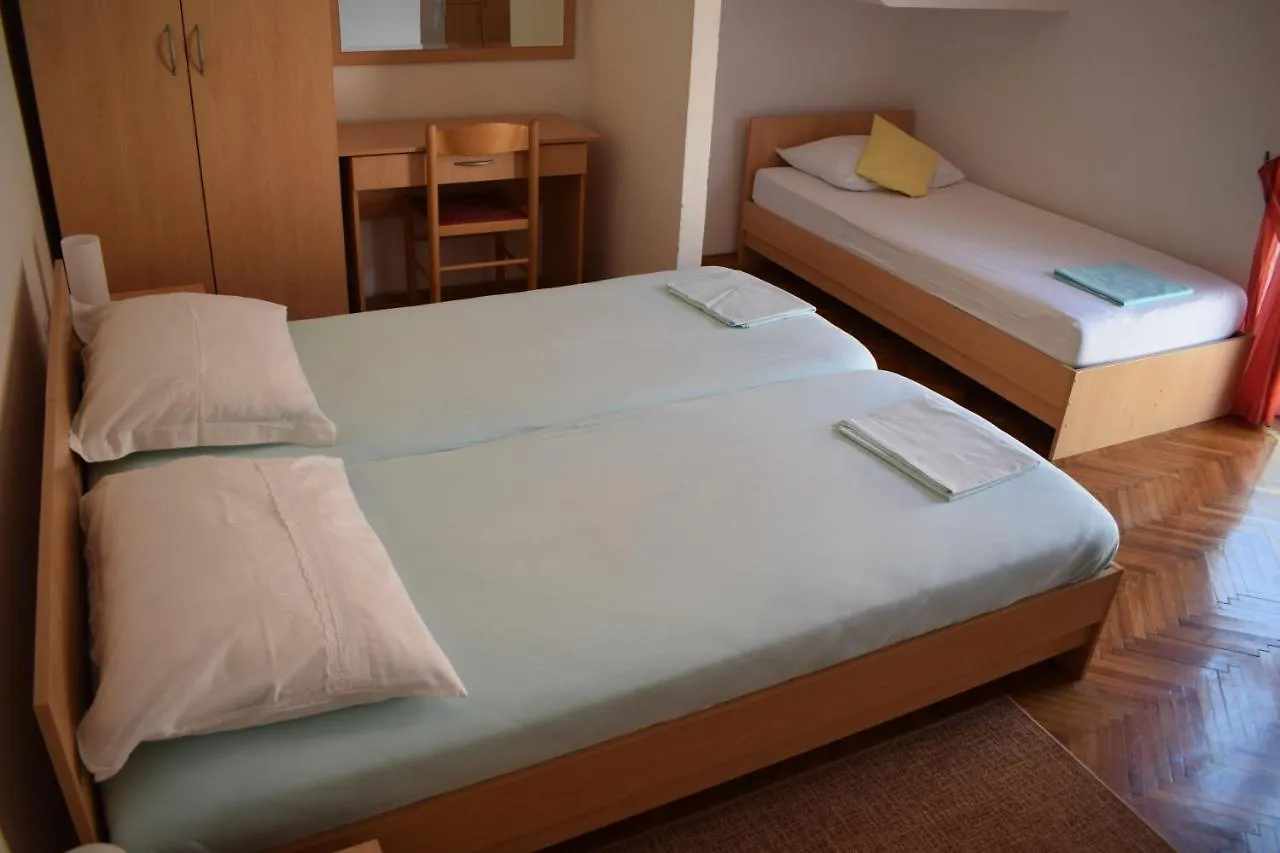 Vila Jelena - Studio Apartments For 2 To 3 Persons In Sv Filip I Jakov Sveti Filip i Jakov Konukevi